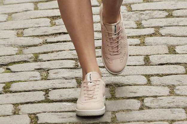 23 Comfortable Shoes That Our Readers Swear By For Traveling