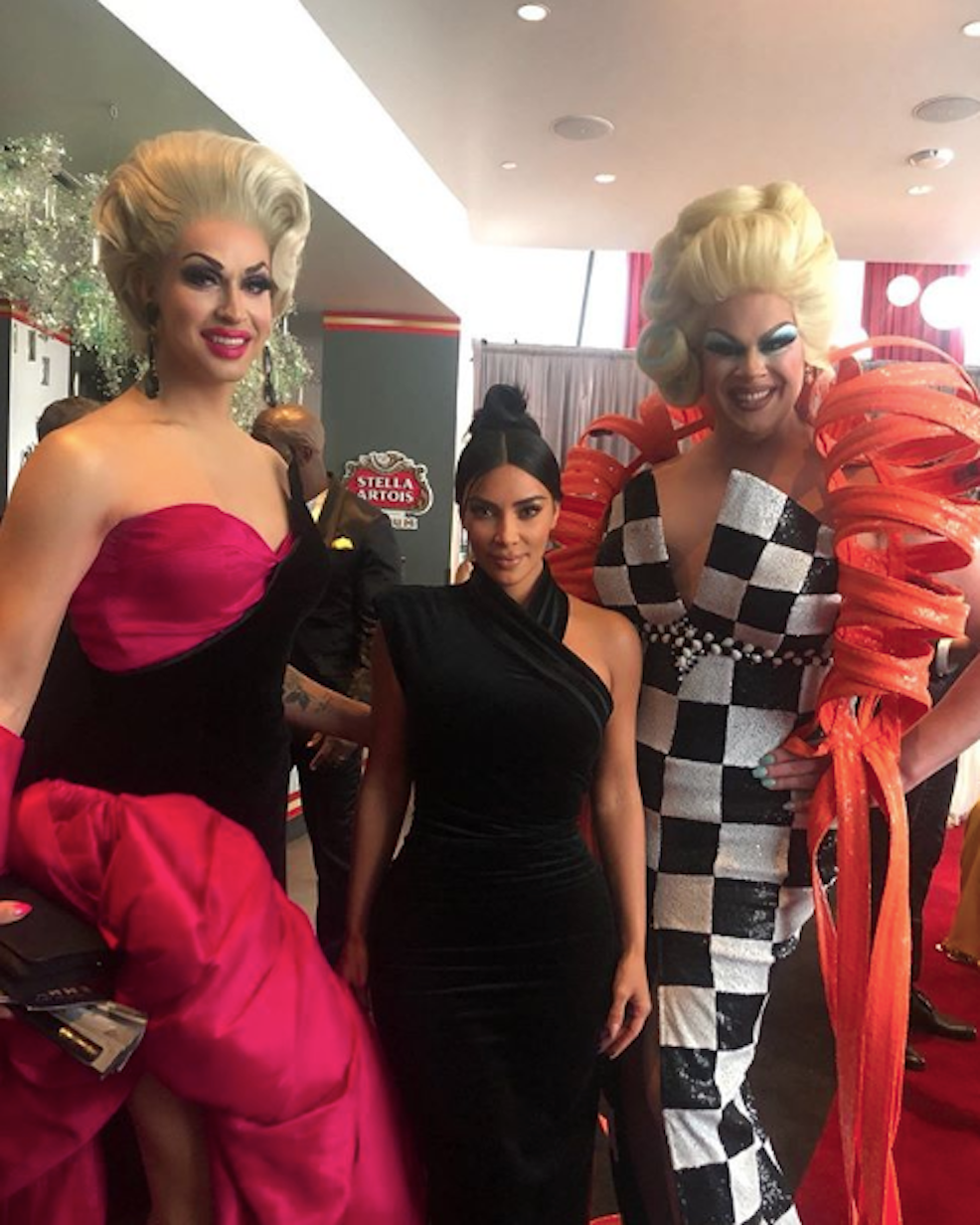 Kim Kardashian Posed With Two Drag Queens And It Shows How Tiny She