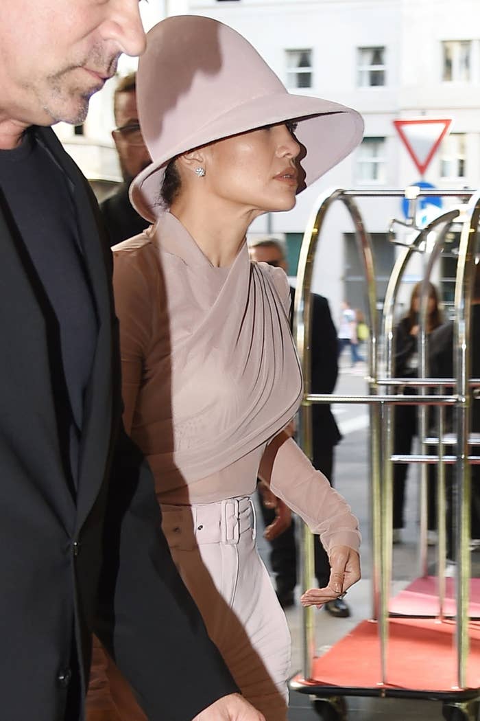 Jennifer Lopez's Extremely Large Hat What Is Under It?