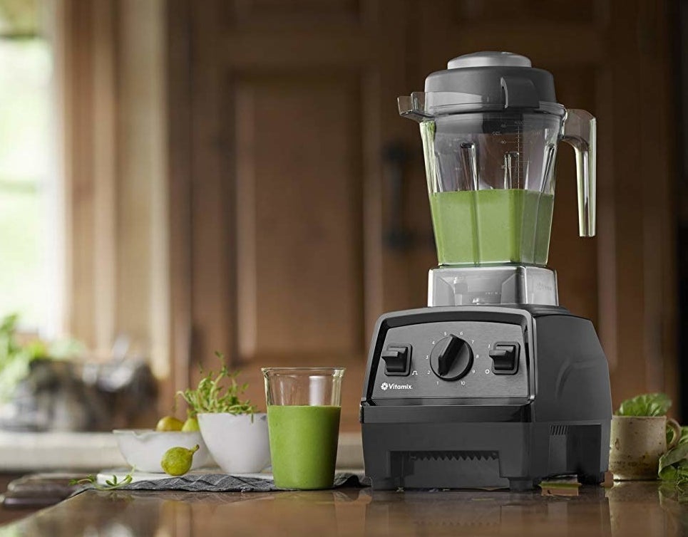 vitamix blender used to make a green smoothie