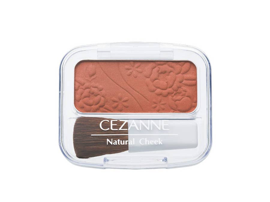 今秋のトレンドは 赤茶チーク 可愛くも大人っぽくもなれる プチプラ赤みブラウンチーク を厳選してみた