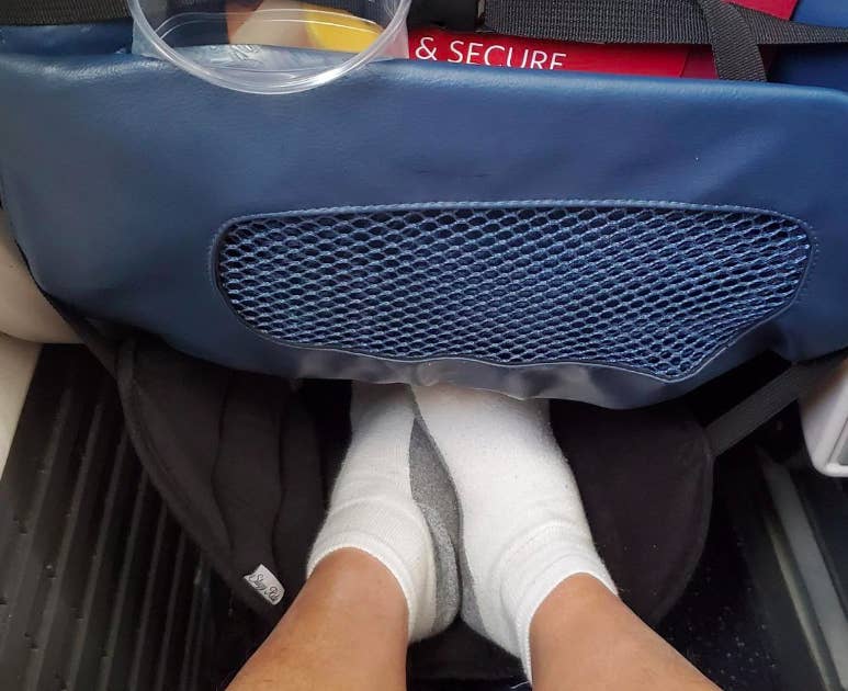 Sleepy Ride - Airplane Footrest Made with Premium Memory Foam - Airplane  Travel Accessories - Tested and Proven to Prevent Swelling and Soreness 