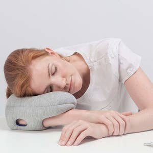 model using the pillow