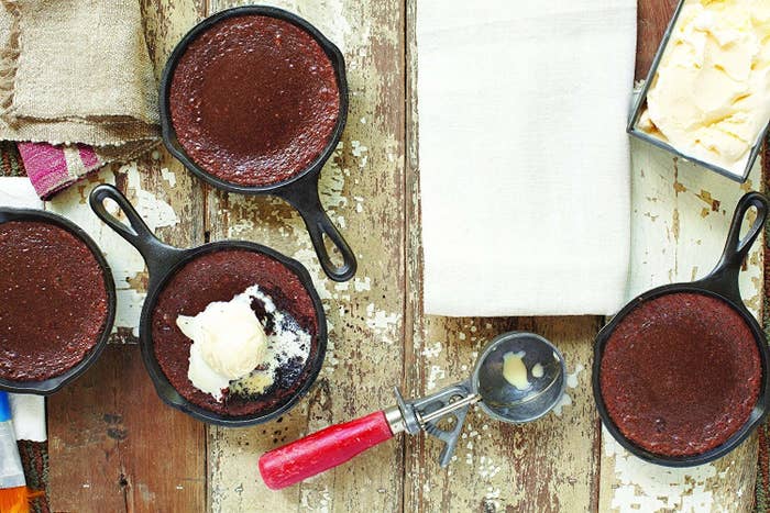 small cast iron pans with brownies 