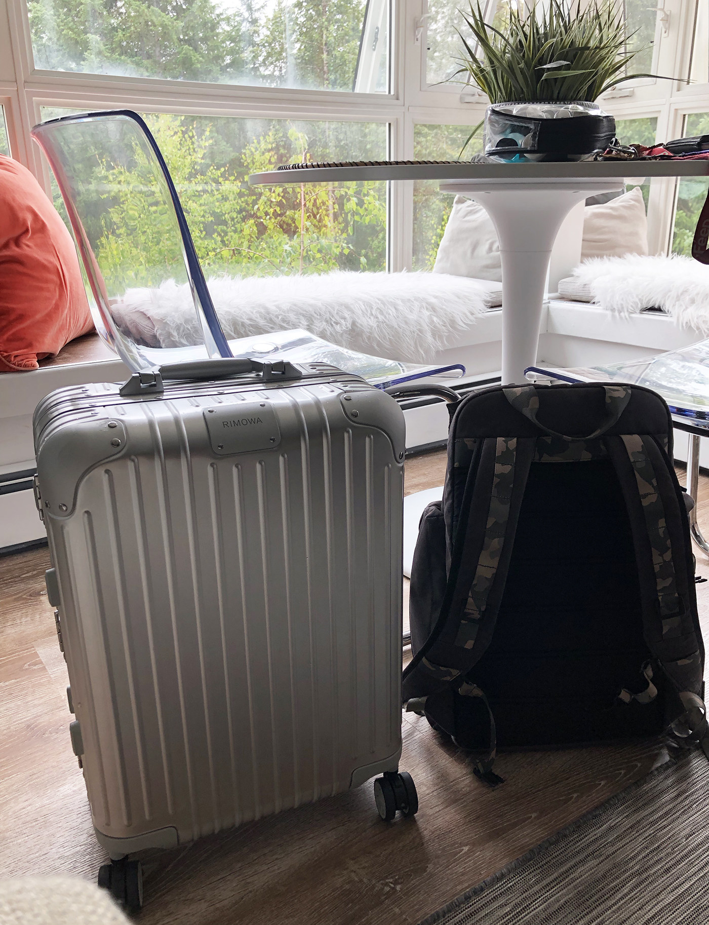 UpscaleHype - LeBron James with a Louis Vuitton Backpack, Bag and Rimowa x  Off-White Suitcase While wearing a 'The Mystery Machine' Van Sweatshirt,  Nike Shorts, and Off-White x Nike Sneakers