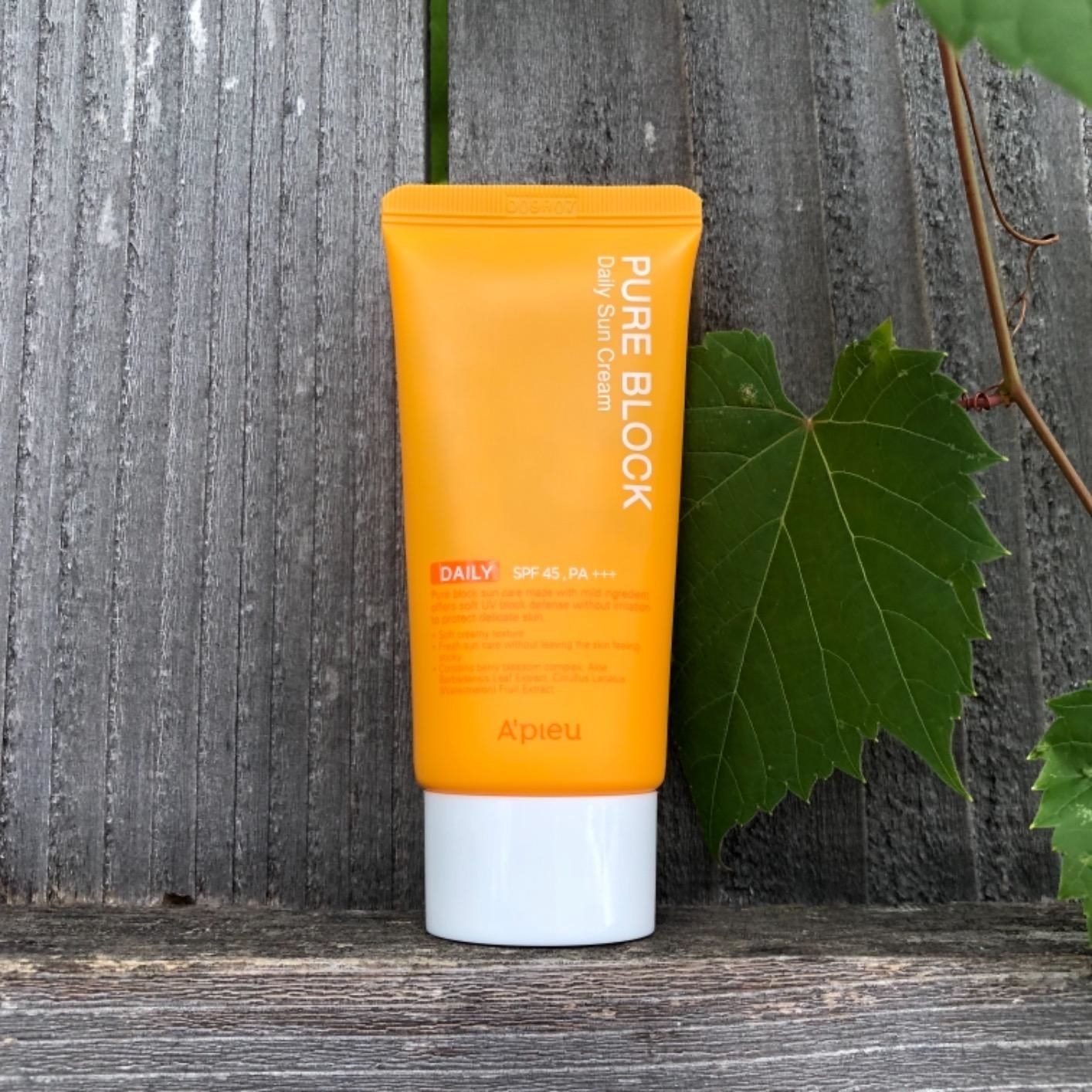 15 Non-Greasy Sunscreens Reviewers Love