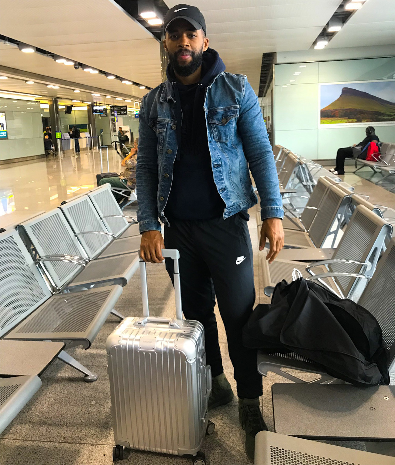 UpscaleHype - LeBron James with a Louis Vuitton Backpack, Bag and Rimowa x  Off-White Suitcase While wearing a 'The Mystery Machine' Van Sweatshirt,  Nike Shorts, and Off-White x Nike Sneakers