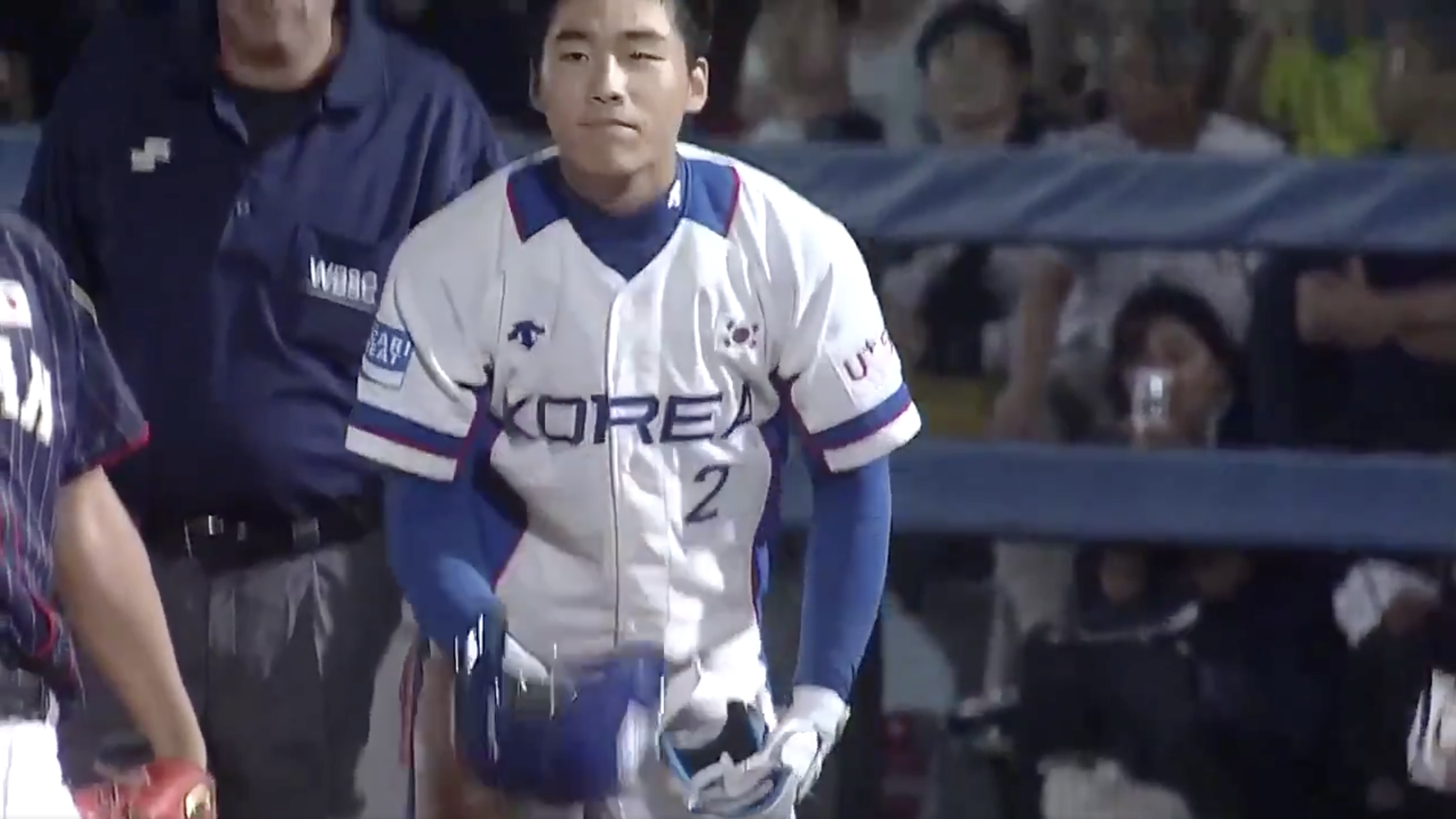 韓国選手の頭に日本選手が投げた球が直撃。しかし、その後の行動が世界から絶賛された。
