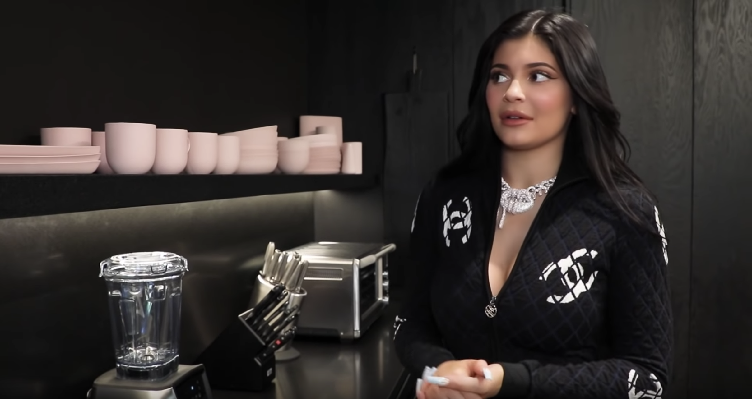 Kylie Jenner Filmed A Tour Of The Kylie Cosmetics Office And It's Just As  Extra As You'd Think