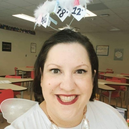 A woman dressed as an angel with the numbers &quot;46º, 78º, and 12º&quot; on her halo