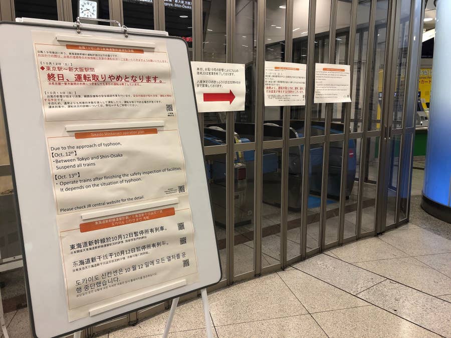 誰もいない東京駅 台風19号で話題に