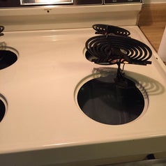 Reviewer's stove looking completely clean and new 