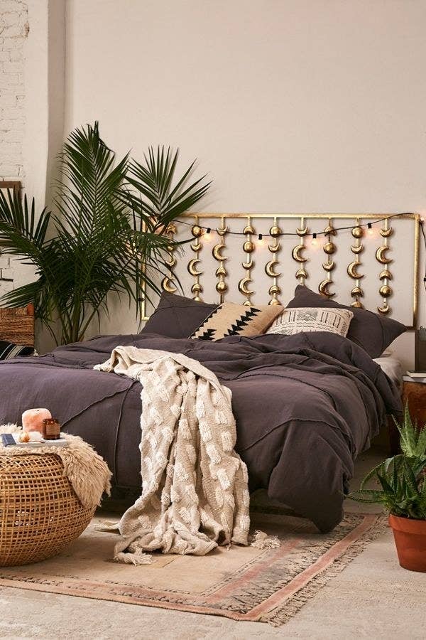 27 Lazy Ways To Decorate Your Home Dinners should have side tables within reach and a couch facing the television. 27 lazy ways to decorate your home