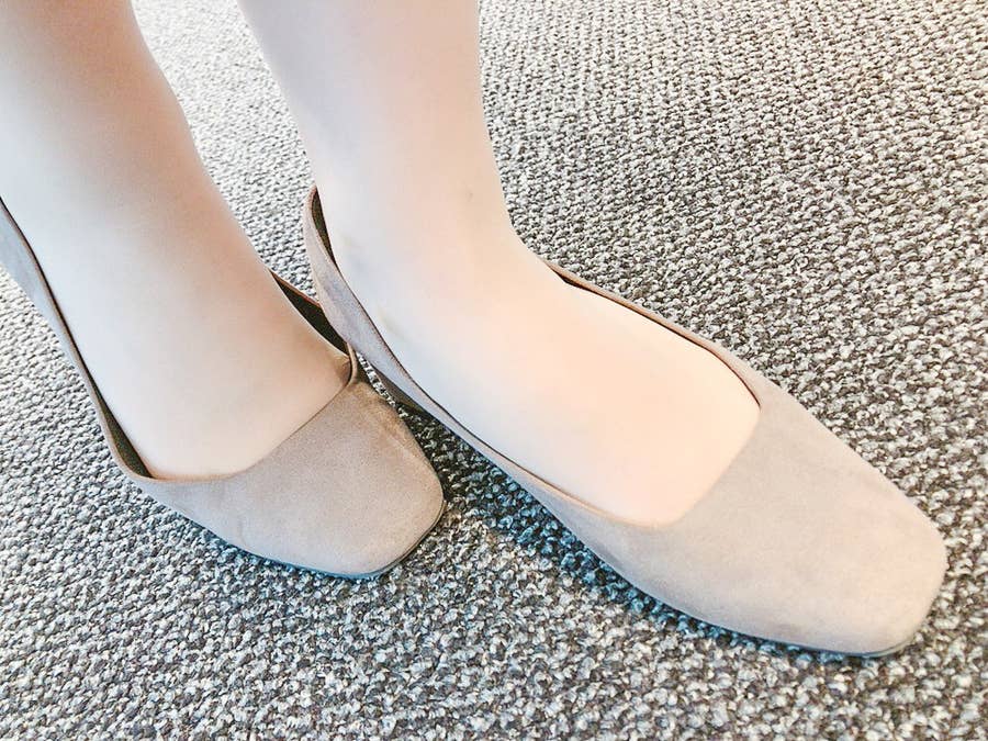パンプスが痛くて履けない その悩み ダイソーのグッズで解決します