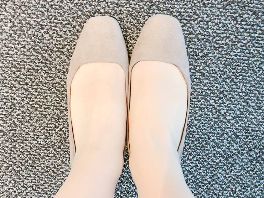 パンプスが痛くて履けない その悩み ダイソーのグッズで解決します