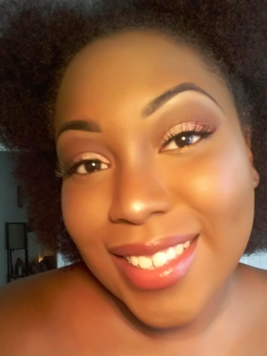 another review's pic with perfect makeup