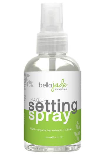 The spray bottle of setting spray