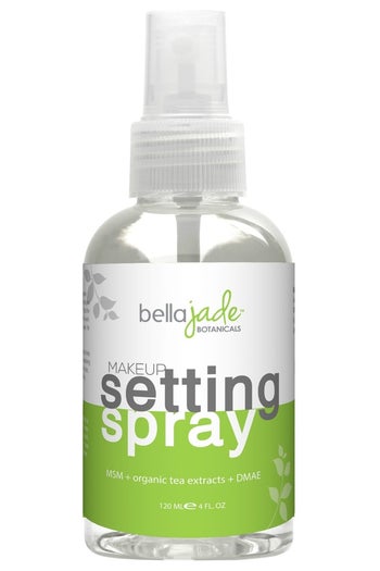 The spray bottle of setting spray
