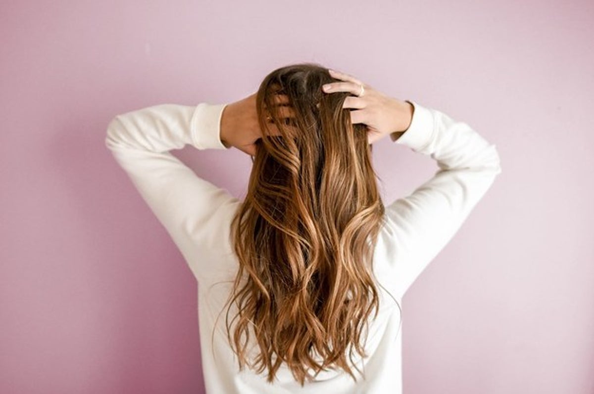 25 Problem Solving Products For Anyone Who Feels Like Their Hair Gets Oily Immediately After Washing It