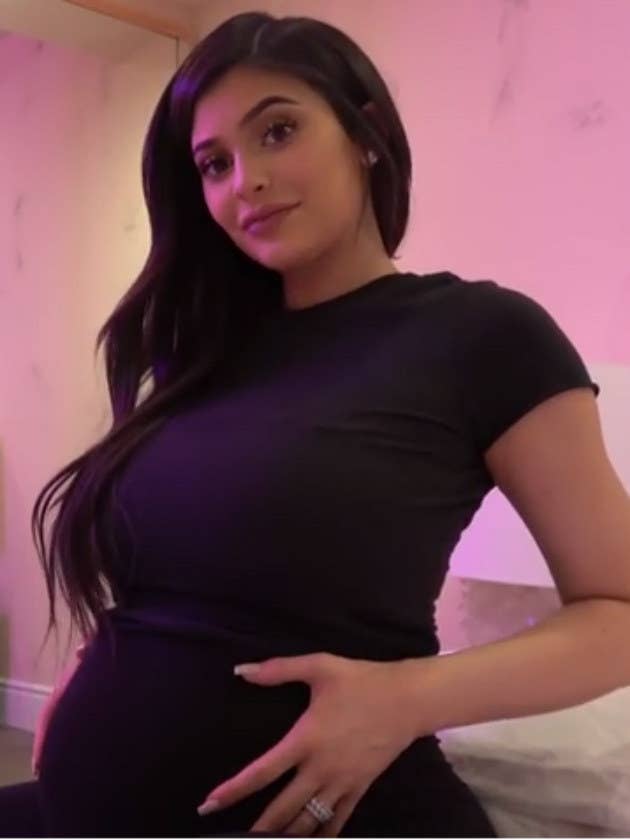 PHOTOS Kylie Jenner maman : découvrez l'évolution de son baby bump en  images - Voici