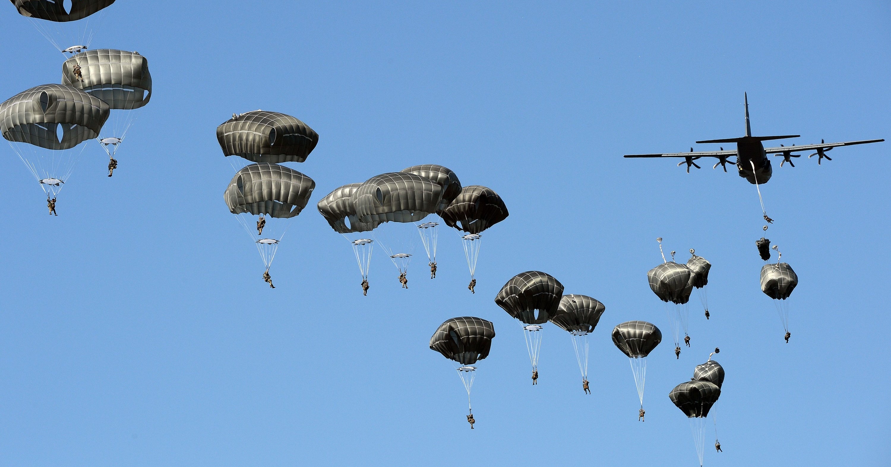 Parachute Training Exercise At Camp Shelby Leaves 23 Soldiers Injured