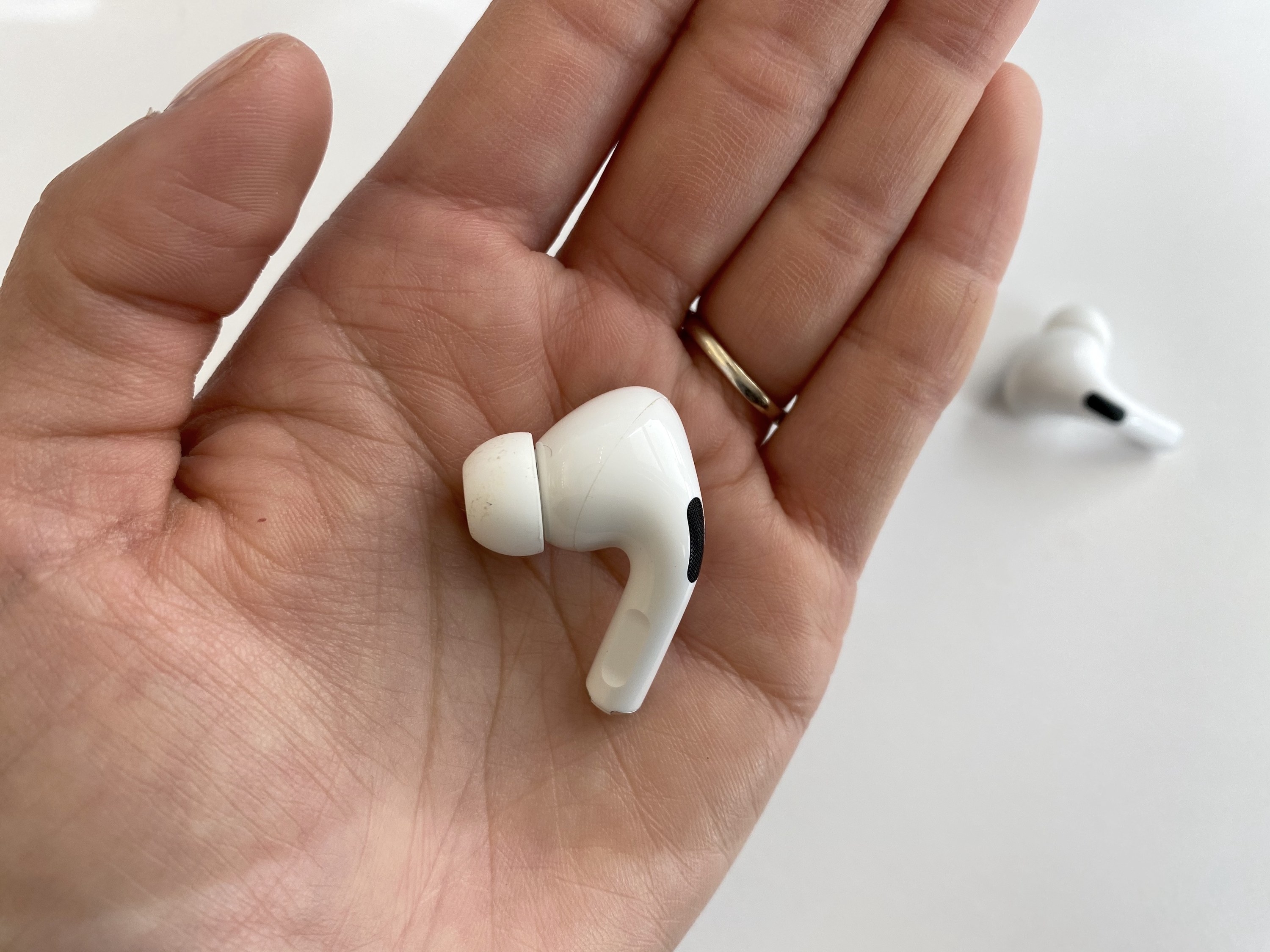 apple airpods pro fit test