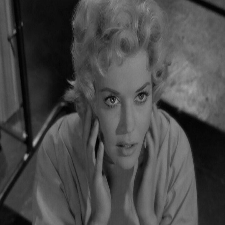 Ariana Grande Unveiled Her Halloween Costume And It�s A Nod To A