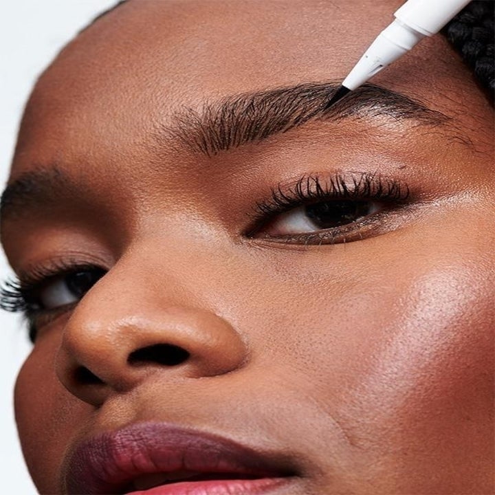 Model using the pen to naturally fill in eyebrows and create natural-looking hair strokes