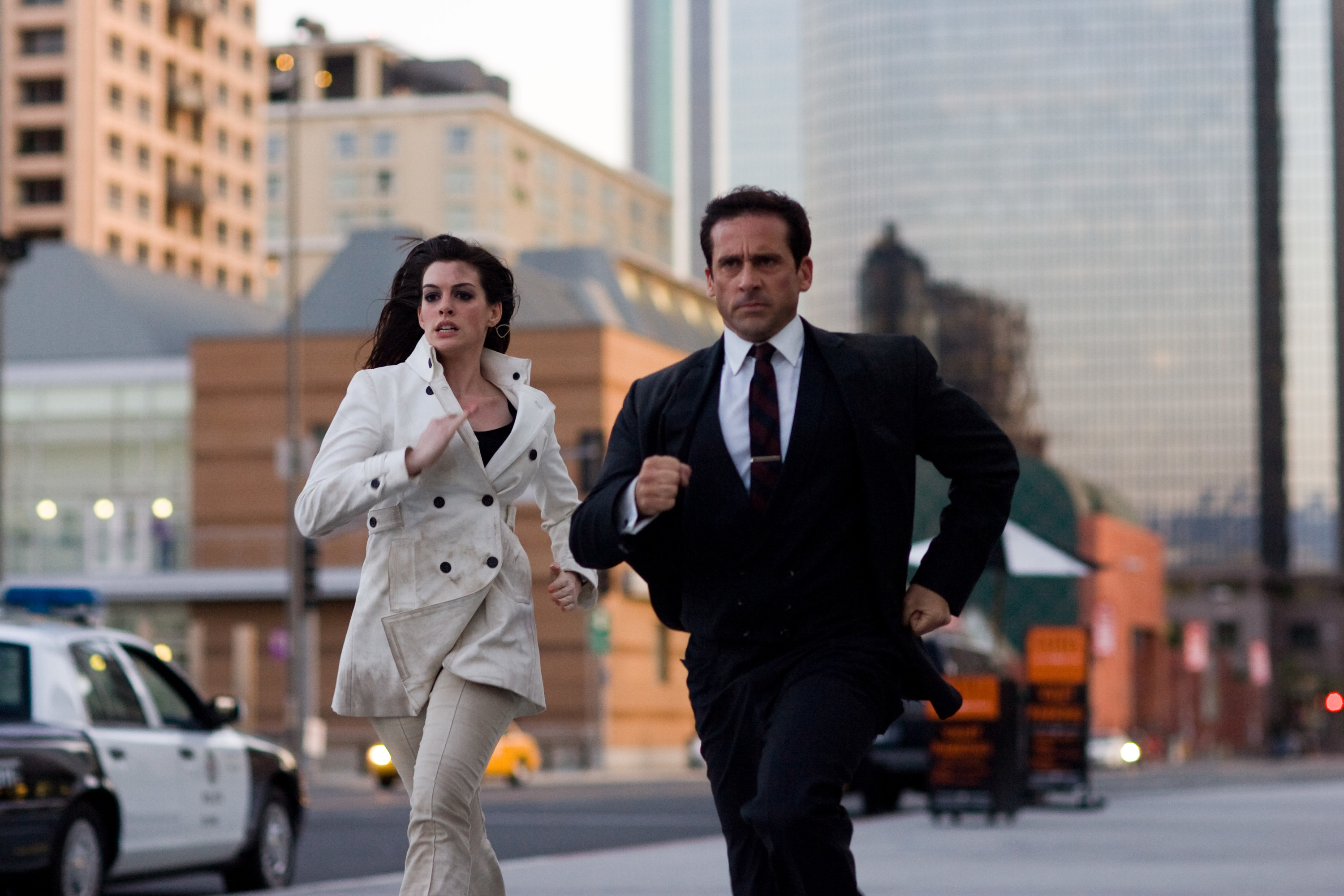 Anne Hathaway and Steve Carrell run down the street