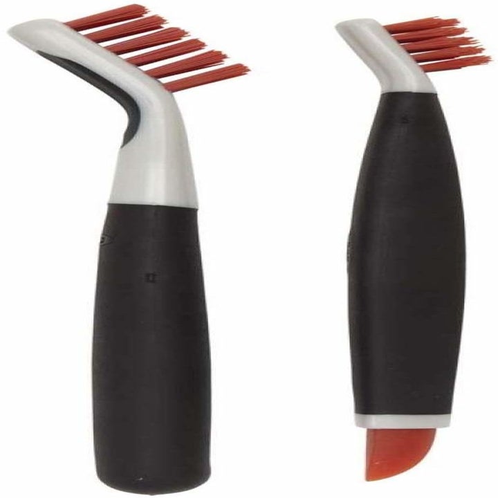 the double set of cleaning brushes