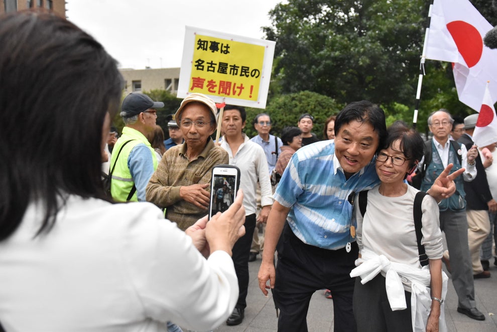 市長がトリエンナーレに抗議の 座り込み それも作品の一部 との声も