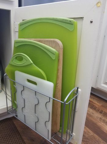Different reviewer using organizer for five cutting boards