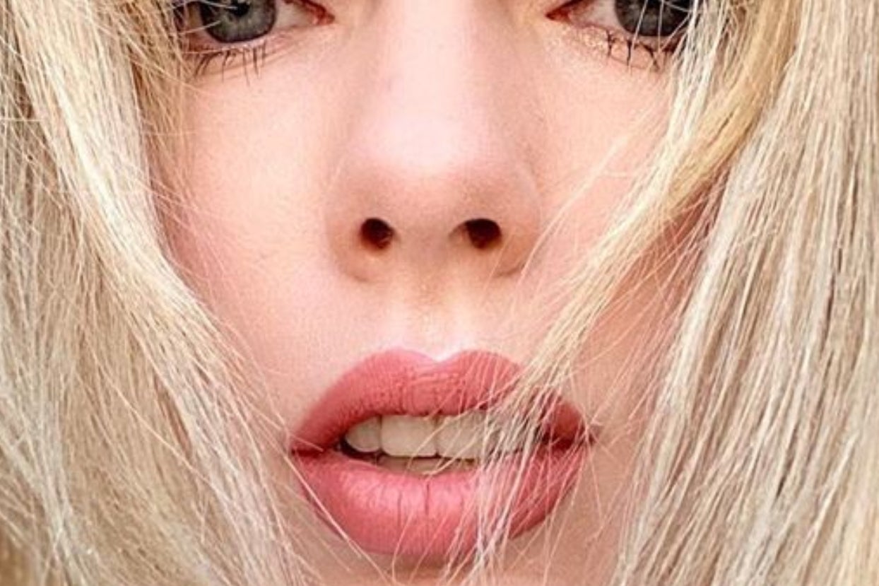 Taylor Swift Posted A Selfie Of Her Jet-Lagged And It's Unimaginably Gorgeous
