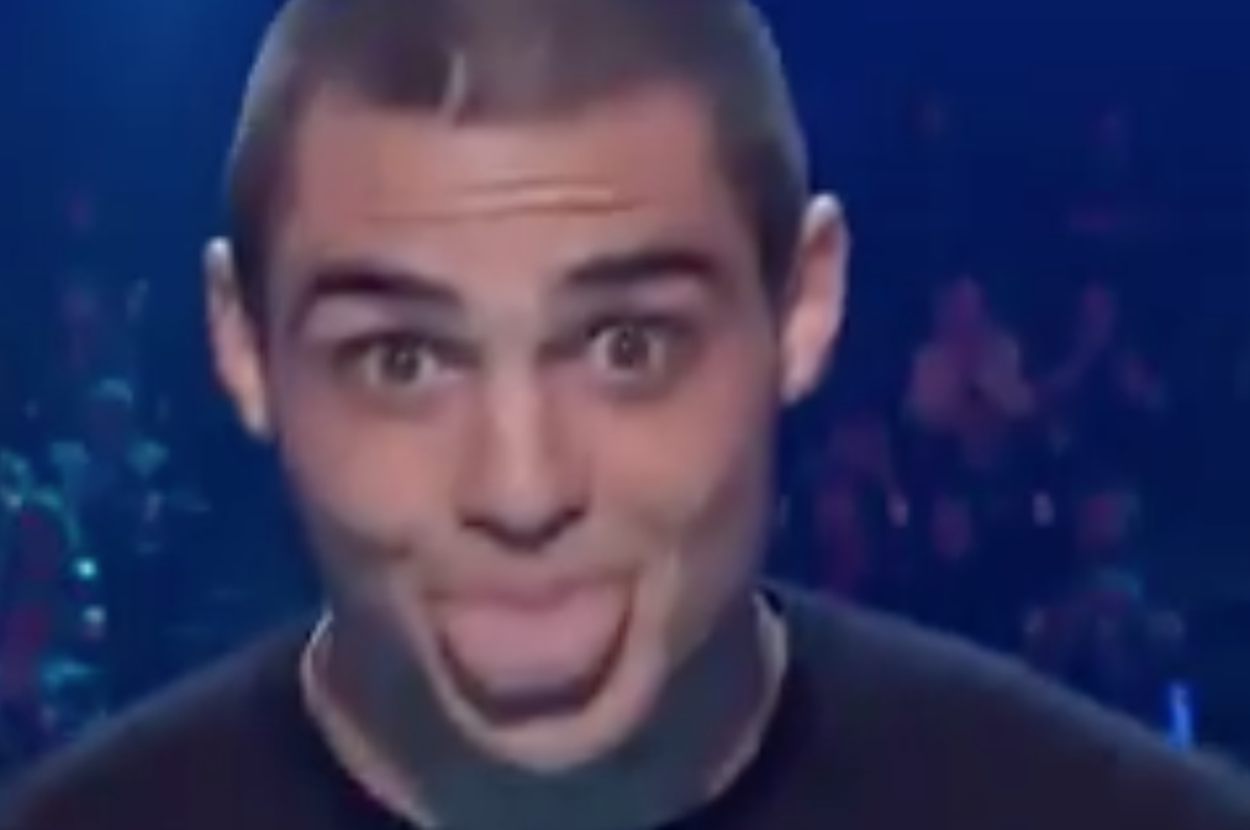 Its Been Over 24 Hours And I Still Can't Figure Out What Noah Centineo Was Saying In His PCA Acceptance Speech