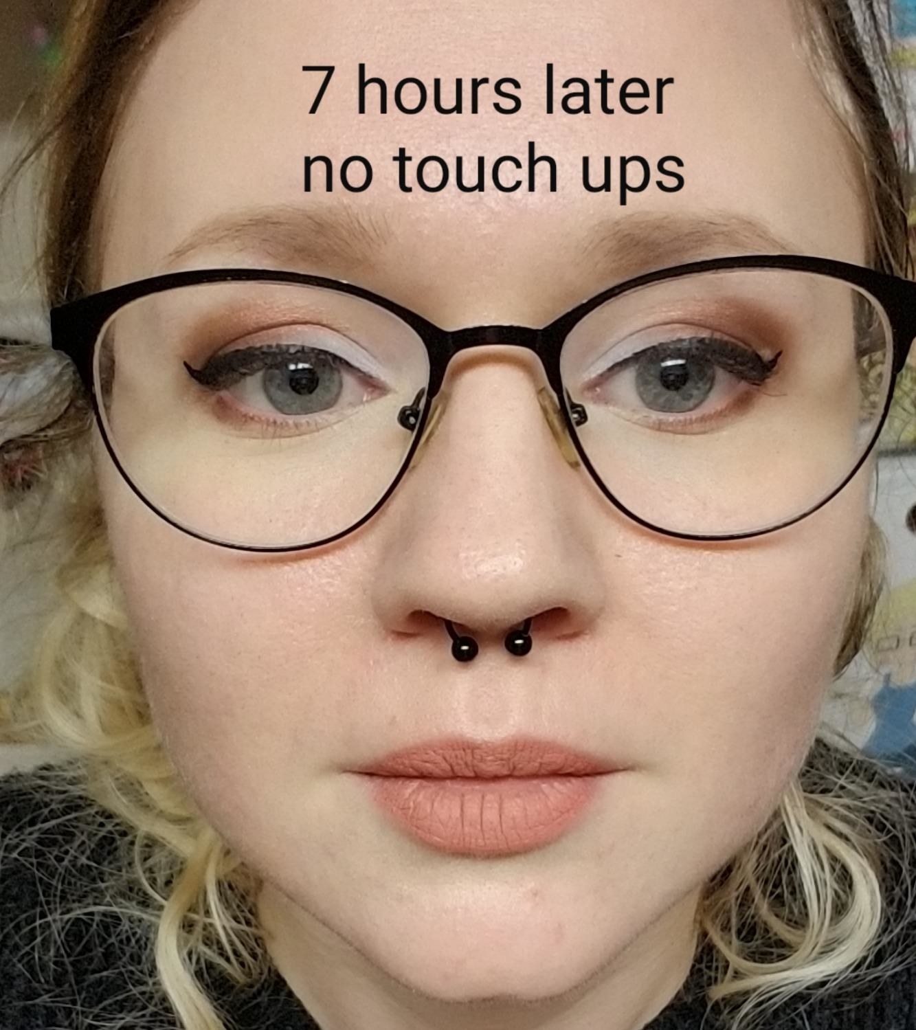 Reviewer pic of a smokey eye and cat-eyeliner with the words &quot;7 hours later no touchs up&quot; on it