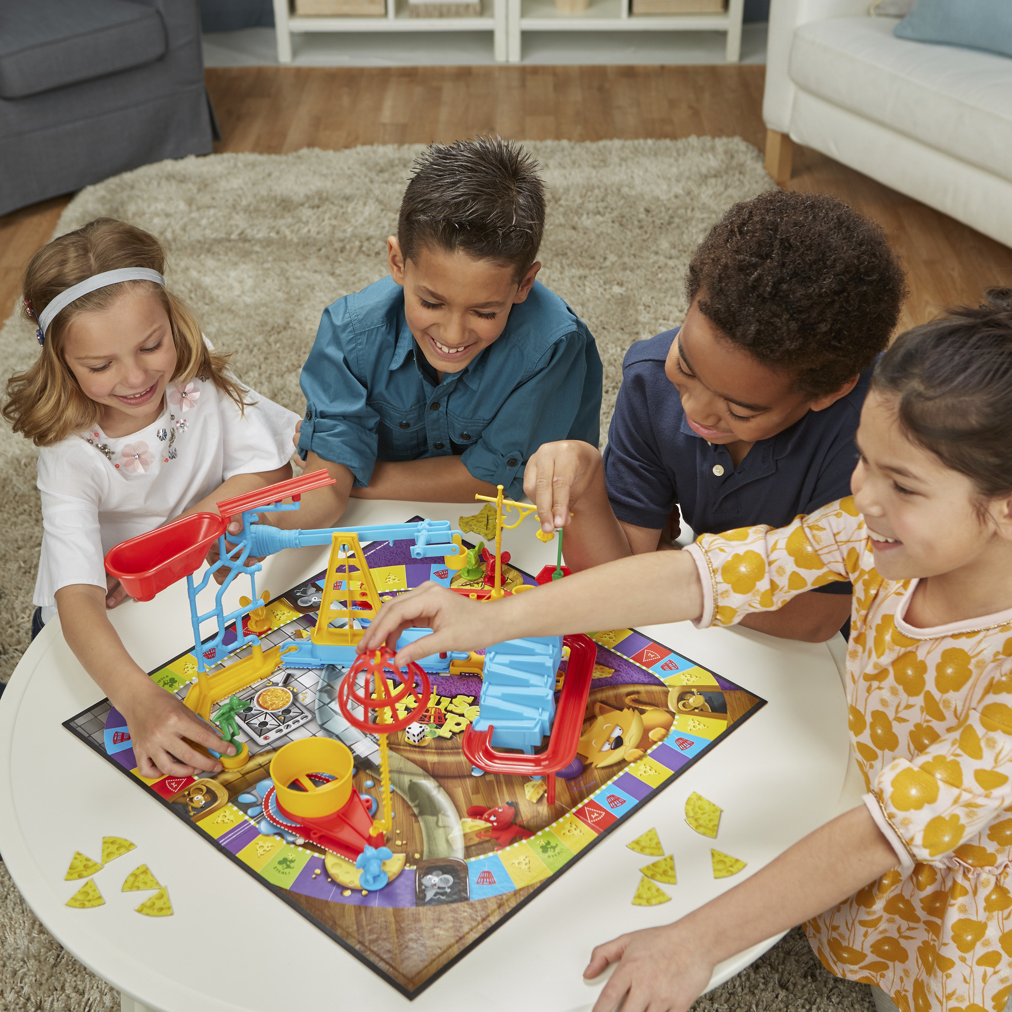 Настольные игры дома. Mousetrap игра. Хасбро Гаминг. Игра Mouse Trap Hasbro. Игрушки для всей семьи.