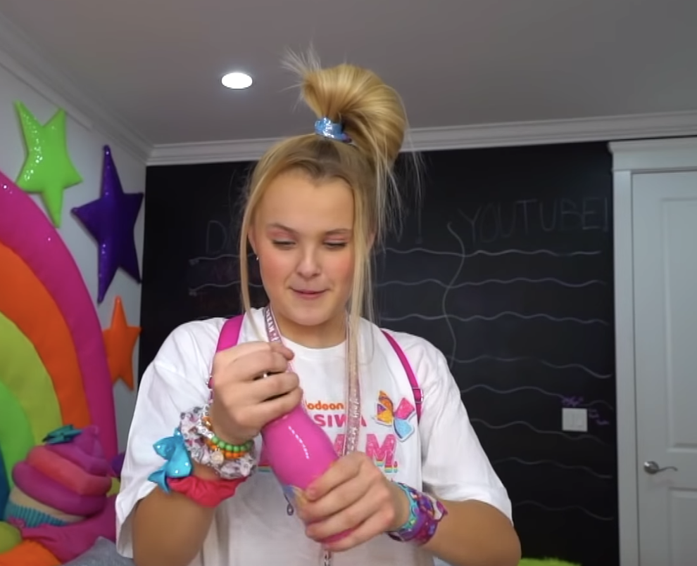 JoJo Siwa Dressing Up As A VSCO Girl Has Temporarily Relieved My ...