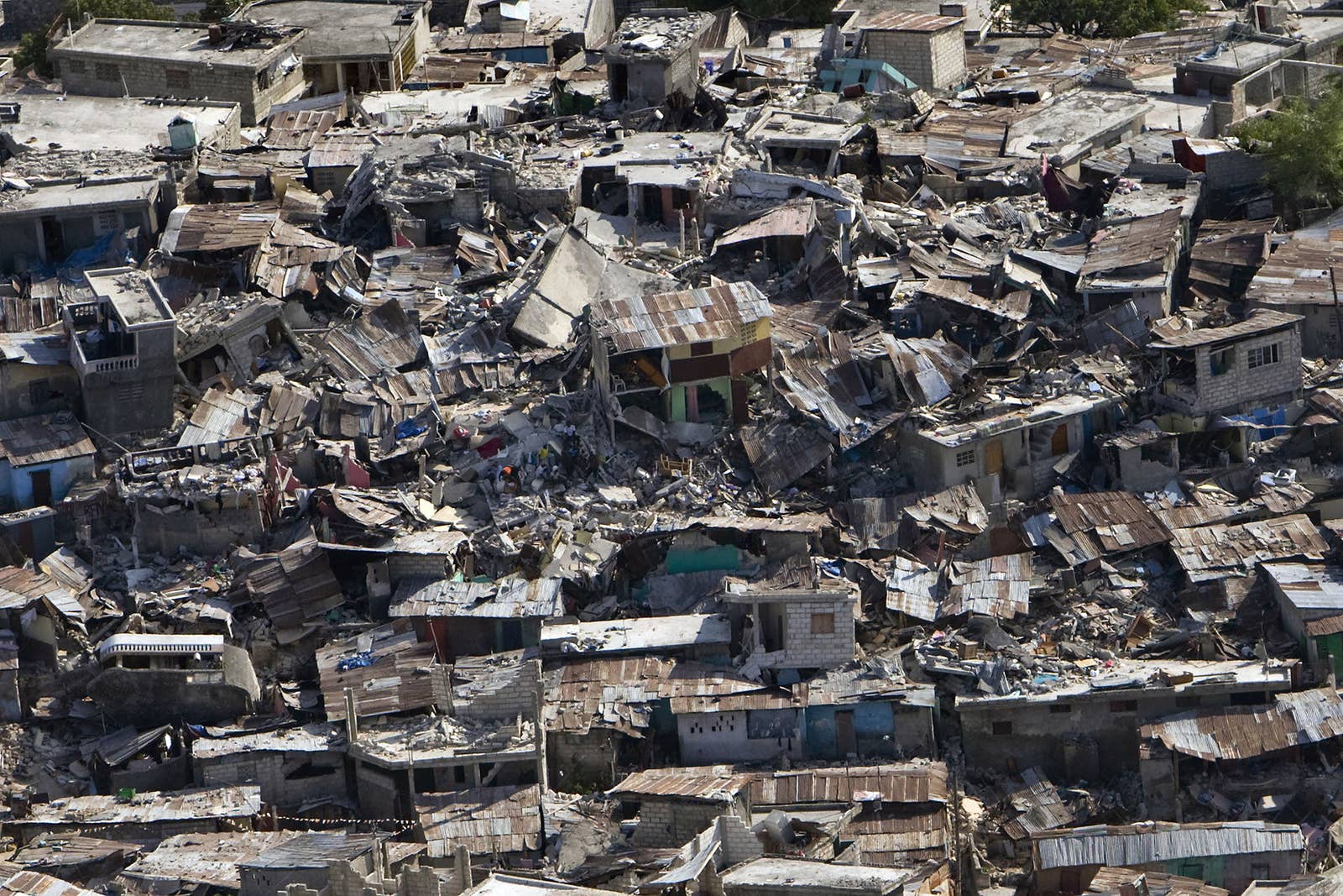 Destroyed Houses After An Earthquake On Jan 13 2010 In Port Au Prince Haiti Earthquake Safety Earthquake Damage Earthquake [ 1067 x 1600 Pixel ]