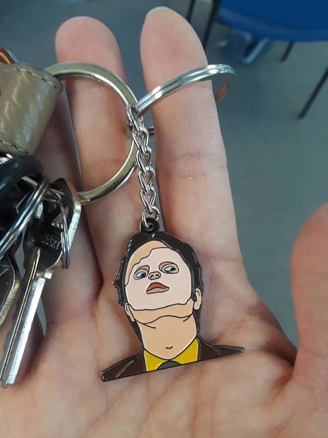 reviewer's hand holding the keychain