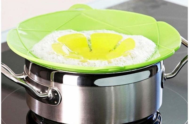 pot on stove with the pot minder stopping water from boiling over