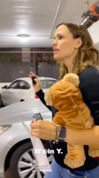 Jennifer Garner Lost in Parking Garage with Build a Bear is All of Us