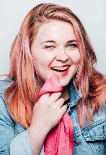 BuzzFeed writer removing bright red lipstick with the makeup erasing cloth