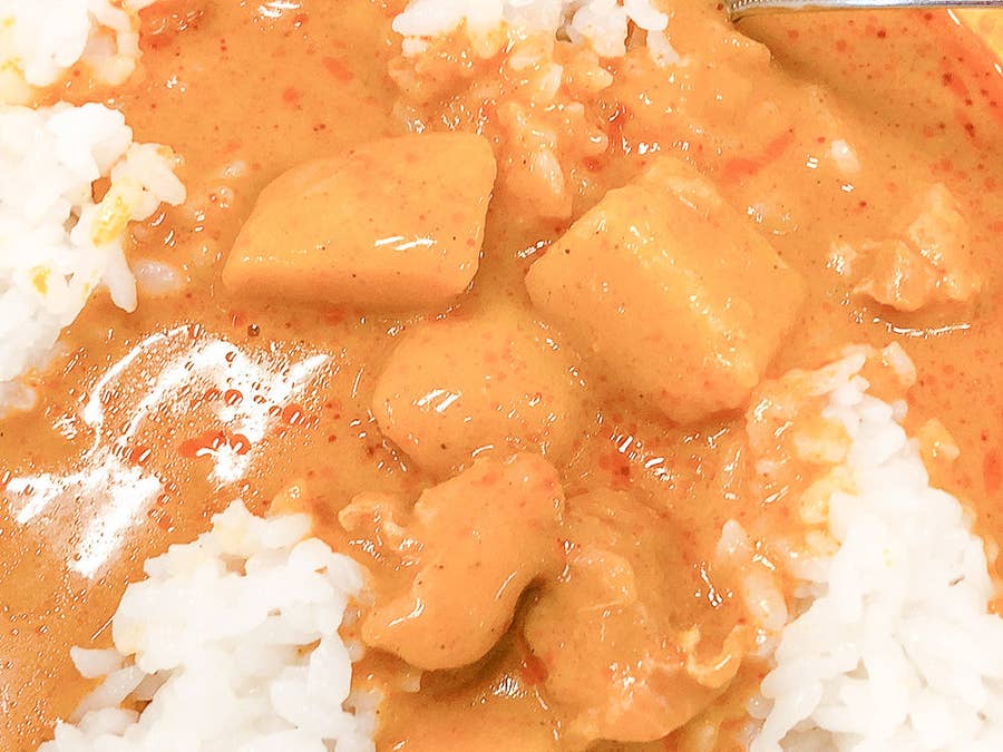 買い込んできた 週10で食べてる 西友の 150円カレー がハンパない美味しさです