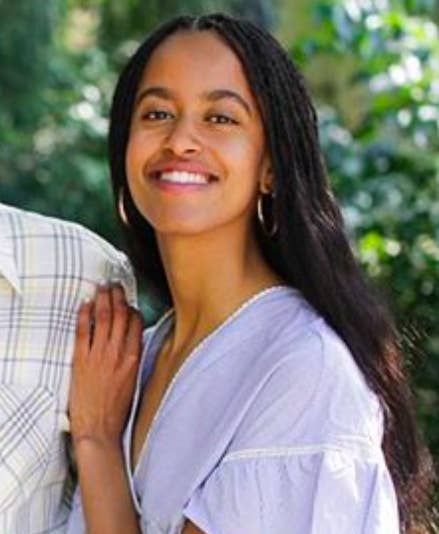 Malia And Sasha Obama Are So Grown Up In This Thanksgiving Picture