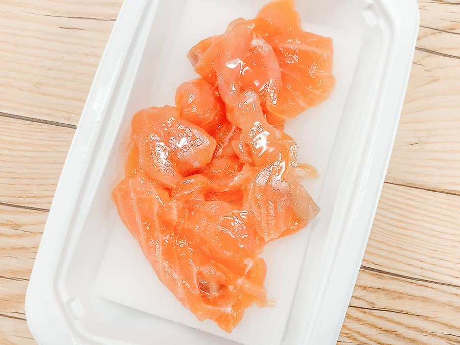 永遠に食べたい とてつもなく美味しい ファミマの スモークサーモン がびっくりするクオリティです