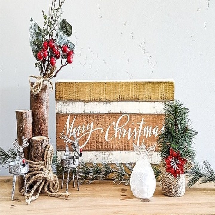 an Xmas-themed habitation box