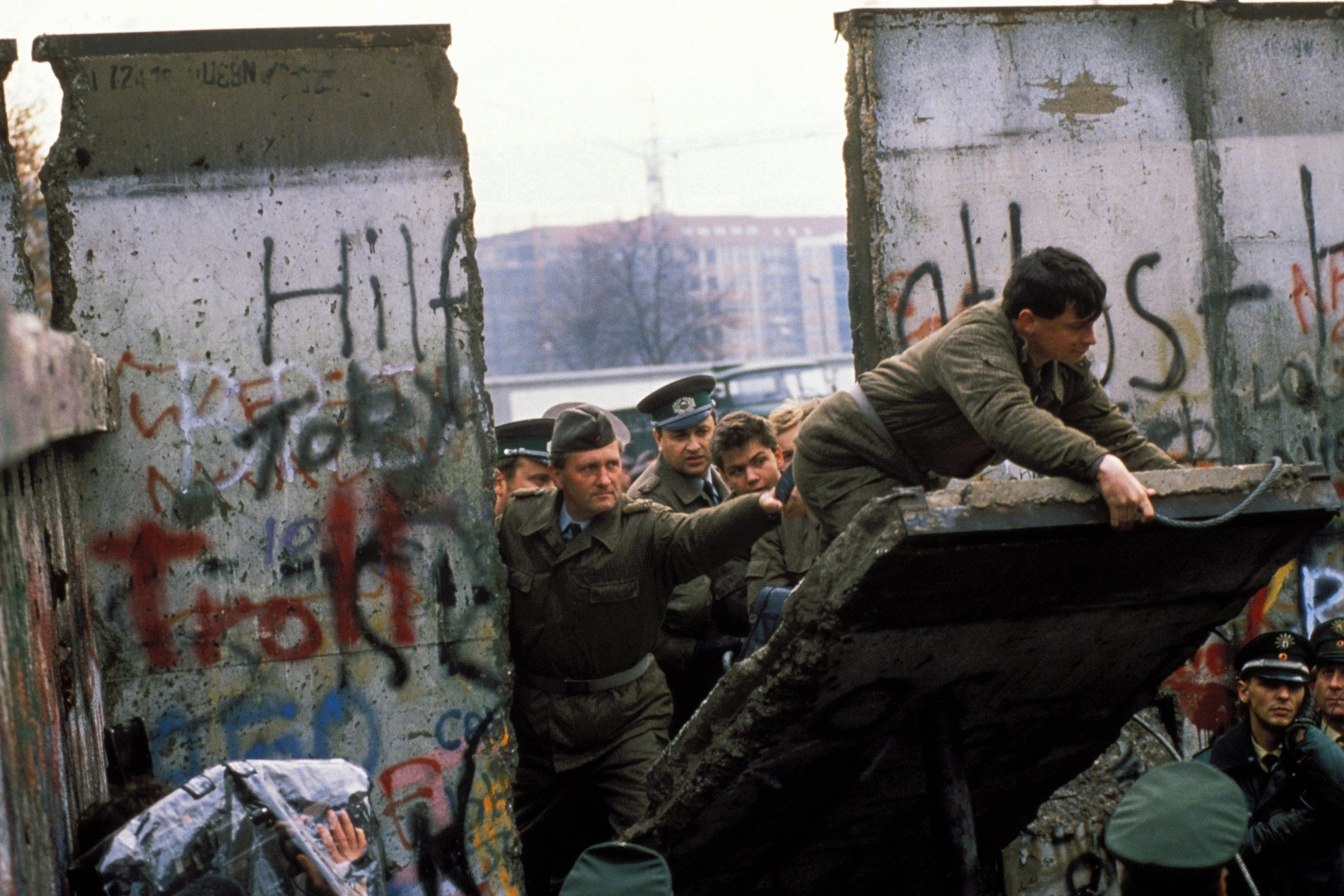 Here's How People Celebrated The Fall Of The Berlin Wall