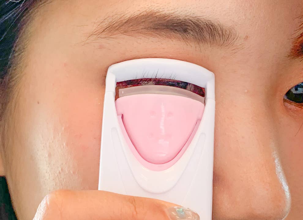 2円の力とは思えない キレイにくるんと上がる Snsで絶賛されてるダイソーのホットビューラー マジですごいです