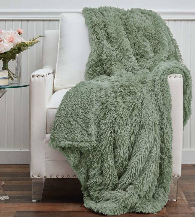 the throw blanket in green 