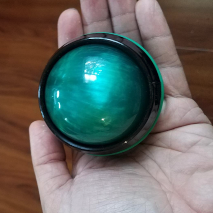 Reviewer holding green roller ball in hand